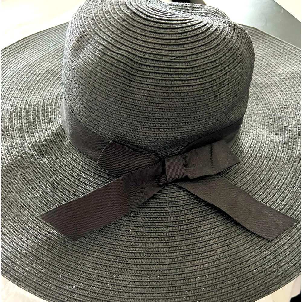Black straw hat